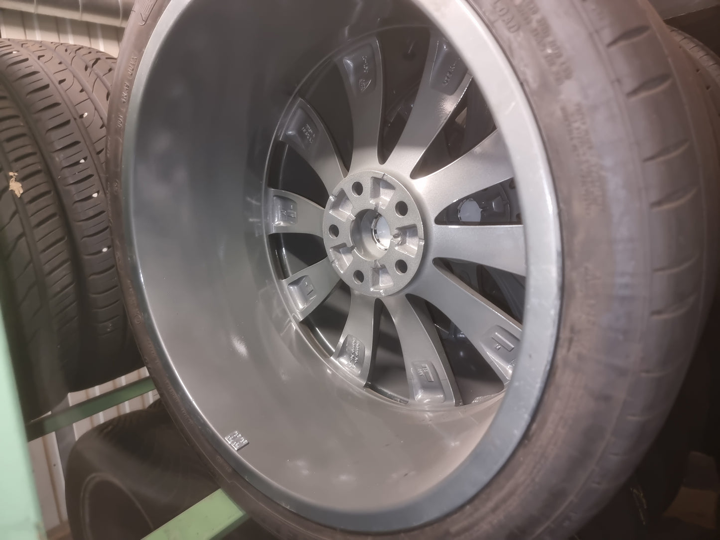 2012-2020 | Model S 21" Turbine Wheel and Tire Package