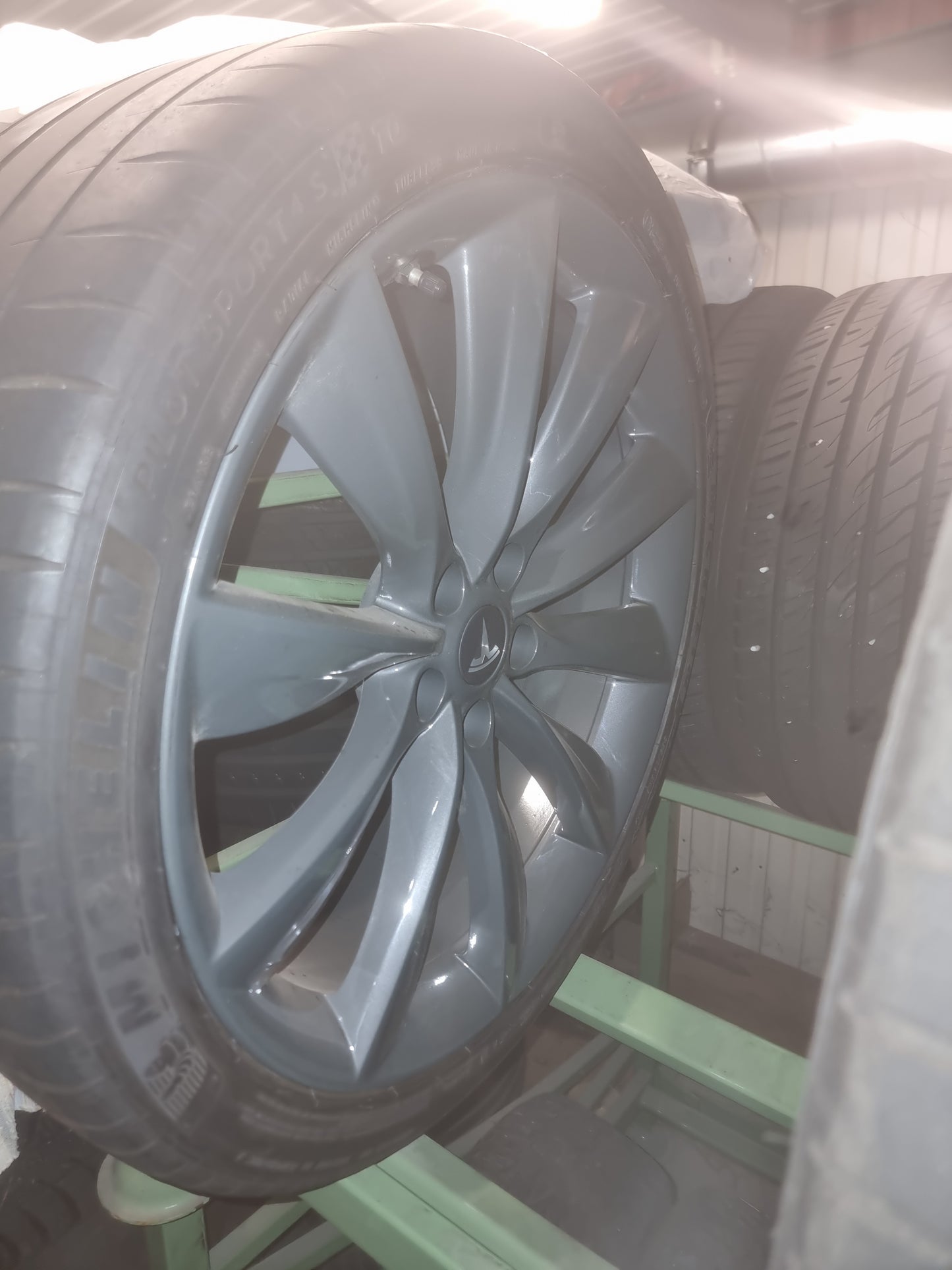 2012-2020 | Model S 21" Turbine Wheel and Tire Package